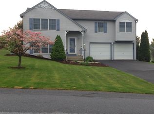 14 Fox Hollow Rd, Pottsville, PA 17901