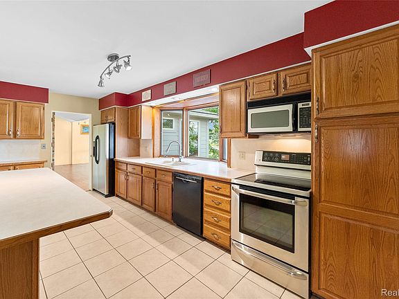 3rd image of 2354 Grove Park Rd