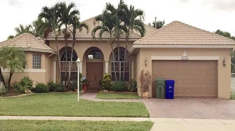 NW 16th Street, Pembroke Pines — Photo 1