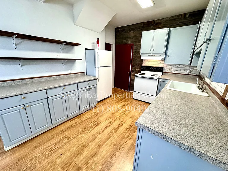 1596 McPherson St — Photo 7