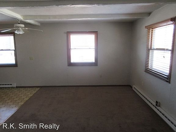 4th image of 842 Parkview Dr APT 3