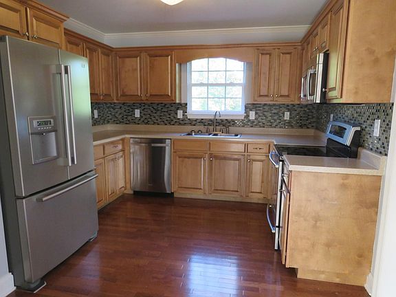 5th image of 1339 NE Woodland Pl #26