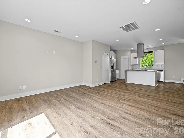 840 E 18th St #C — Photo 8