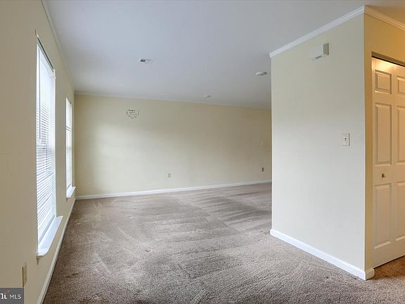 3rd image of 207 Saddle Ridge Dr