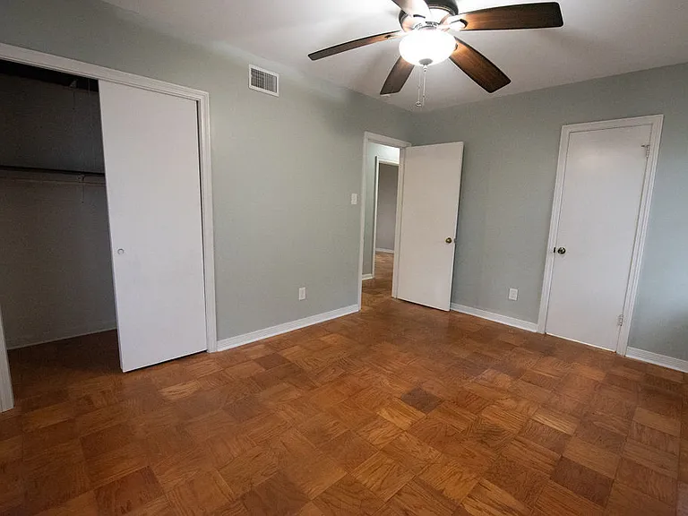 4361 Montclair Cir E — Photo 28