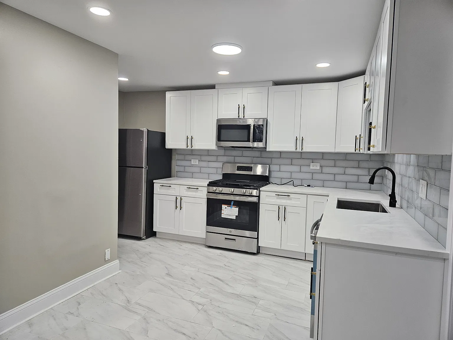 4 bed, 1600 sqft, $3,200 — Photo 3
