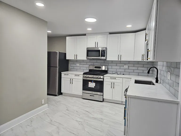 1020 S Park Blvd — Photo 2