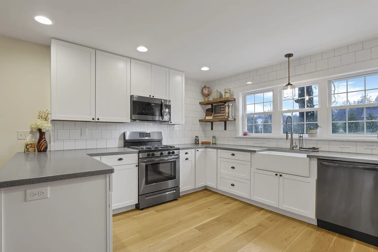 567 Franklin Ave photo 1