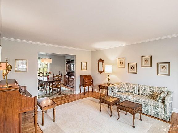 3rd image of 3462 Tothill Dr