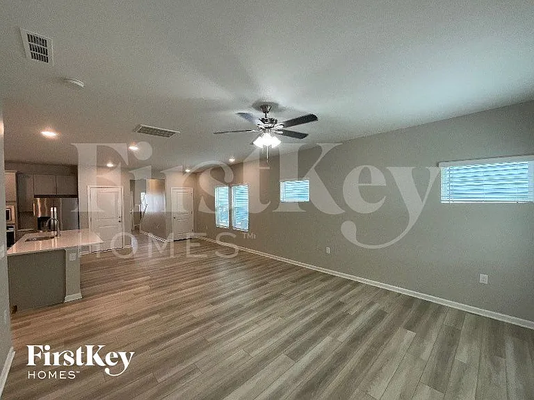 203 Red Valor St — Photo 3