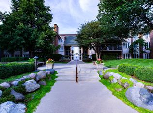 3 Oak Brook Club Dr APT E104, Oak Brook, IL 60523