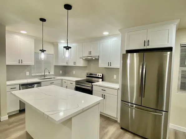 5226 188th St SW APT A, Lynnwood, WA 98037