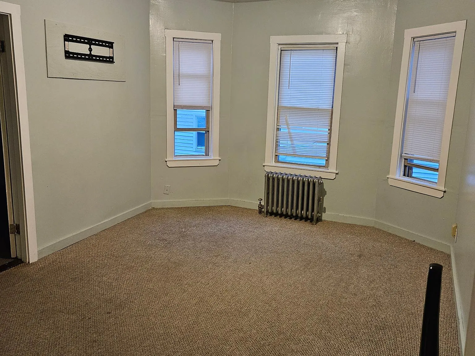 3 bed, 1200 sqft, $2,700 — Photo 4
