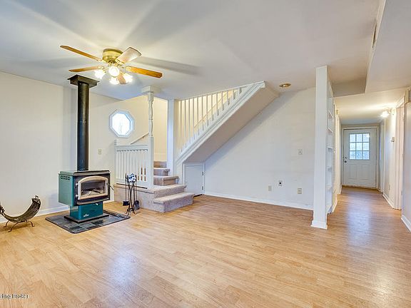 5th image of 1009 Heinsville Rd