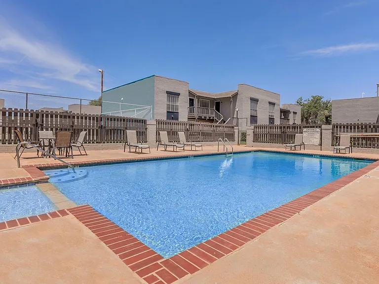 Bel Air Creekside — Photo 13