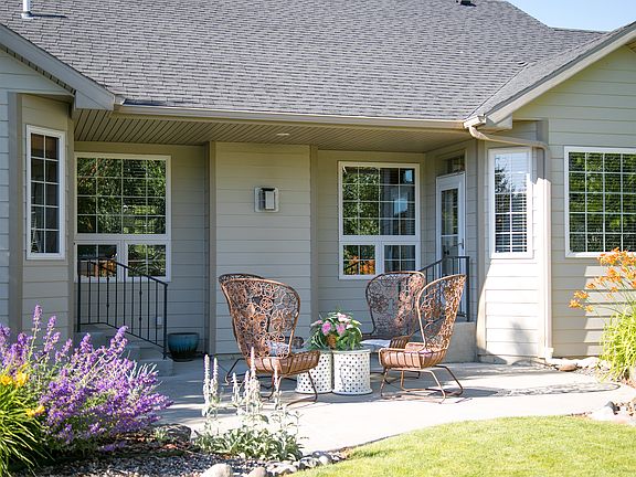 3rd image of 3953 Woodcreek Dr