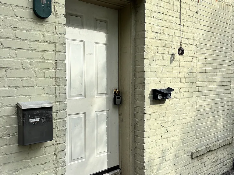 214 E Broad St #B — Photo 4