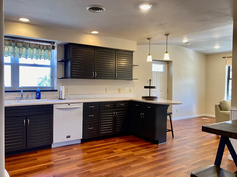 833 Main St #B — Photo 3