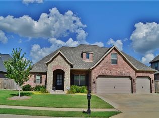 6205 S 29th St, Rogers, AR 72758