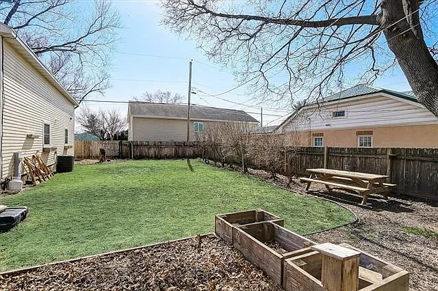 314 E Church St — Photo 10