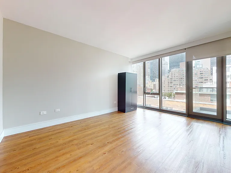 237 E 34th St #1404 — Photo 7