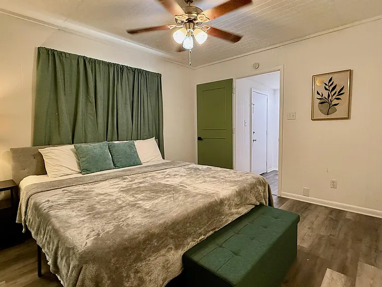 1802 E University Ave #A — Photo 15
