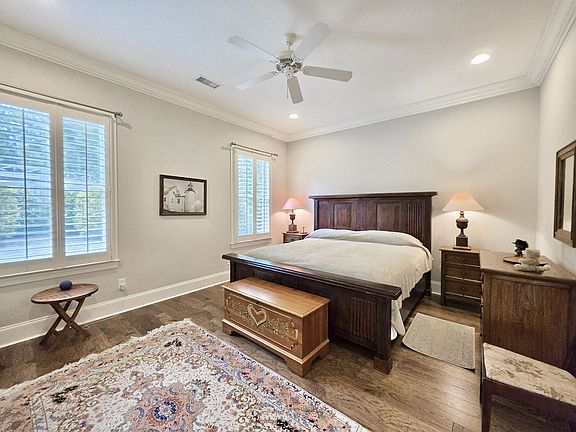 4th image of 10 Kipling Ln