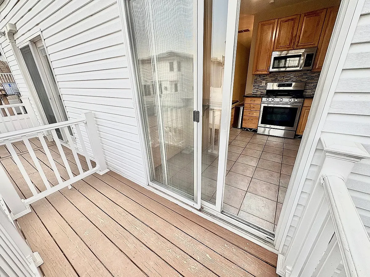 Building Photo - 262 Stafford Ave #3
