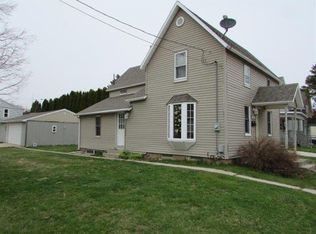 642 S 26th St, Manitowoc, WI 54220