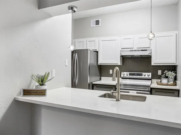 7065 N Holiday Dr, Galveston, TX 77550