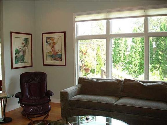 5th image of 2220 Kenmore Dr