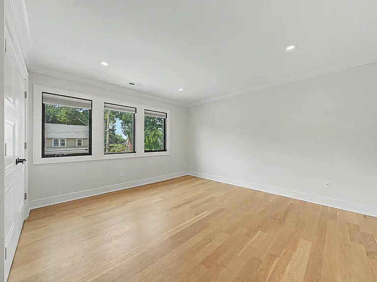67 Westervelt Pl — Photo 48