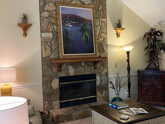 4th image of 462 Greenwich Dr