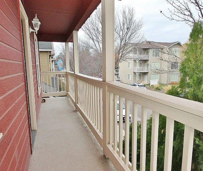 385 W Hale St — Photo 26