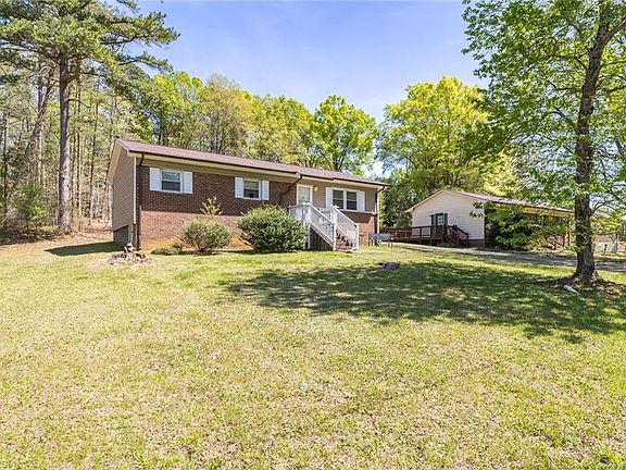 3rd image of 1014 Pine Ln