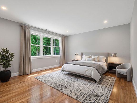 3rd image of 27A Rollins St