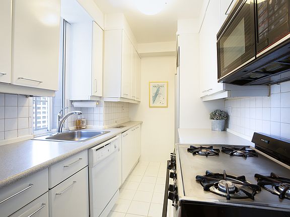 5th image of 340 W 57th St APT 11I