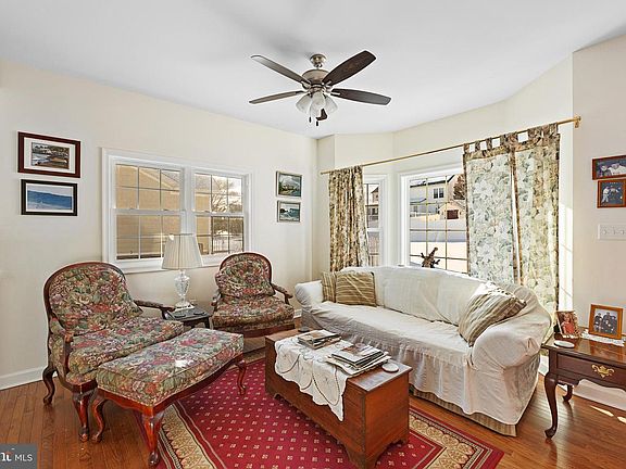 3rd image of 205 Grafton Ct