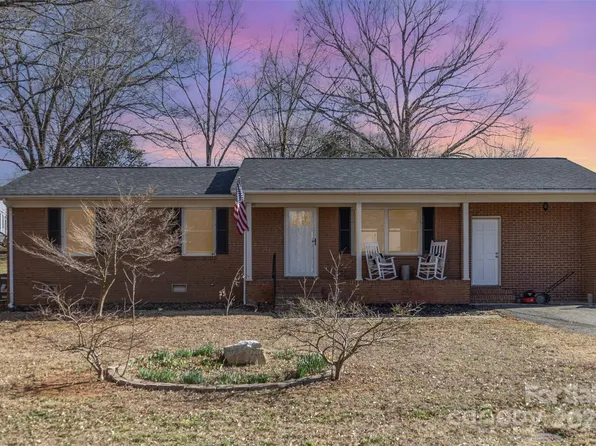 437 Valley St, Stanley, NC 28164