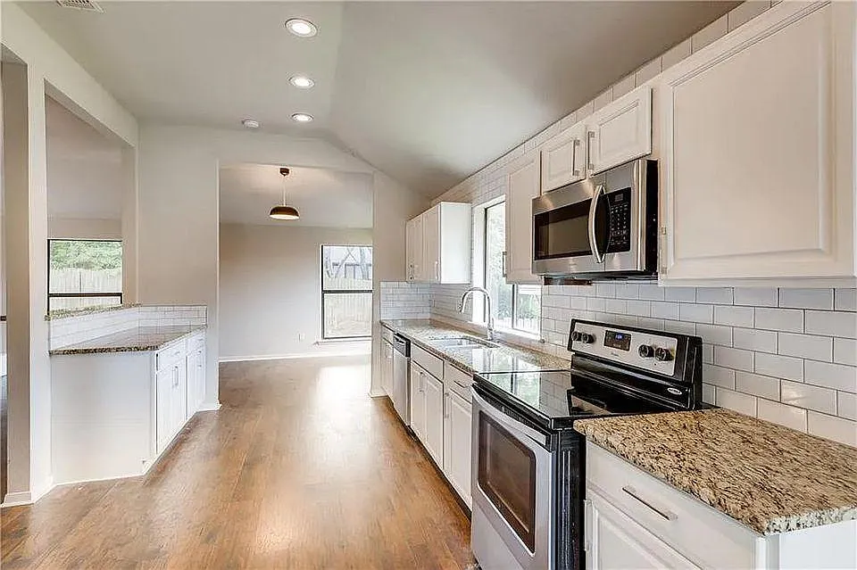 4 bed, 1810 sqft, $2,450 — Photo 3