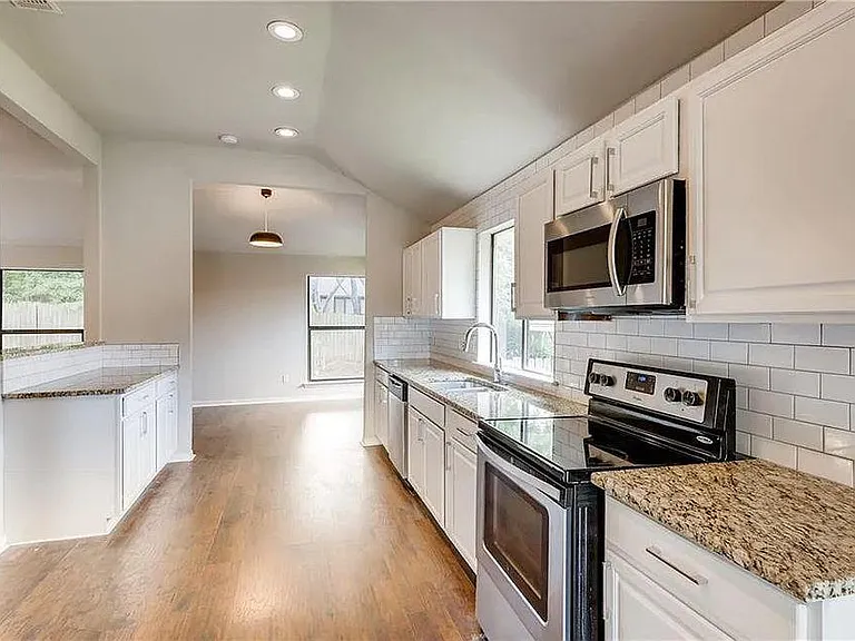 2110 Taylor Simonetti Ave — Photo 3