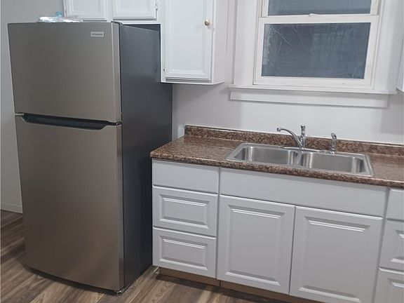 3rd image of 2035 Chalfant St