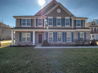 7053 Stoney Ridge Dr, Columbus, IN 47201