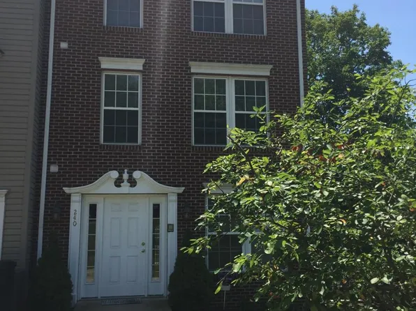 240 Denny Park Dr, Pittsburgh, PA 15214
