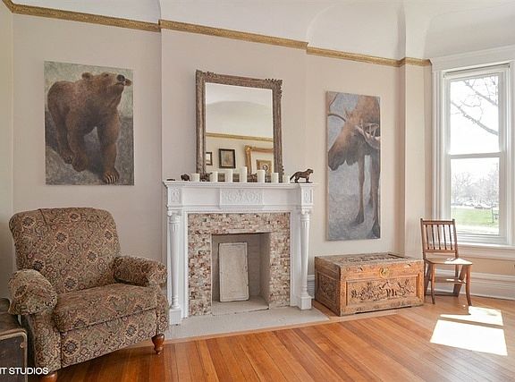 4th image of 1415 N California Ave