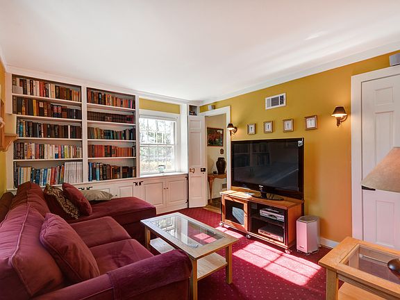 5th image of 15 White Oak Ln