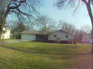 321 N Silverleaf Blvd, Carol Stream, IL 60188