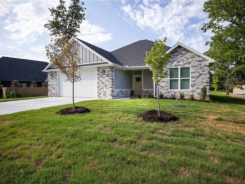 1st image of 3 Angus Ln