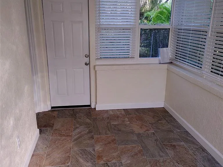 2230 Grove St S — Photo 4
