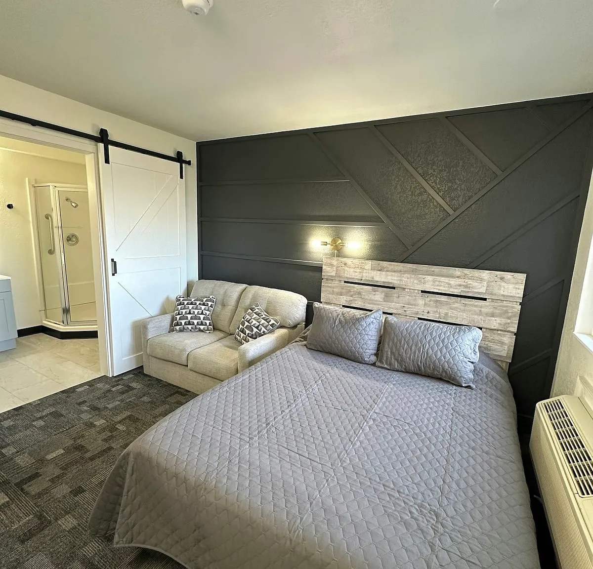 620 Latrobe Avenue, Unit Studio — Photo 4
